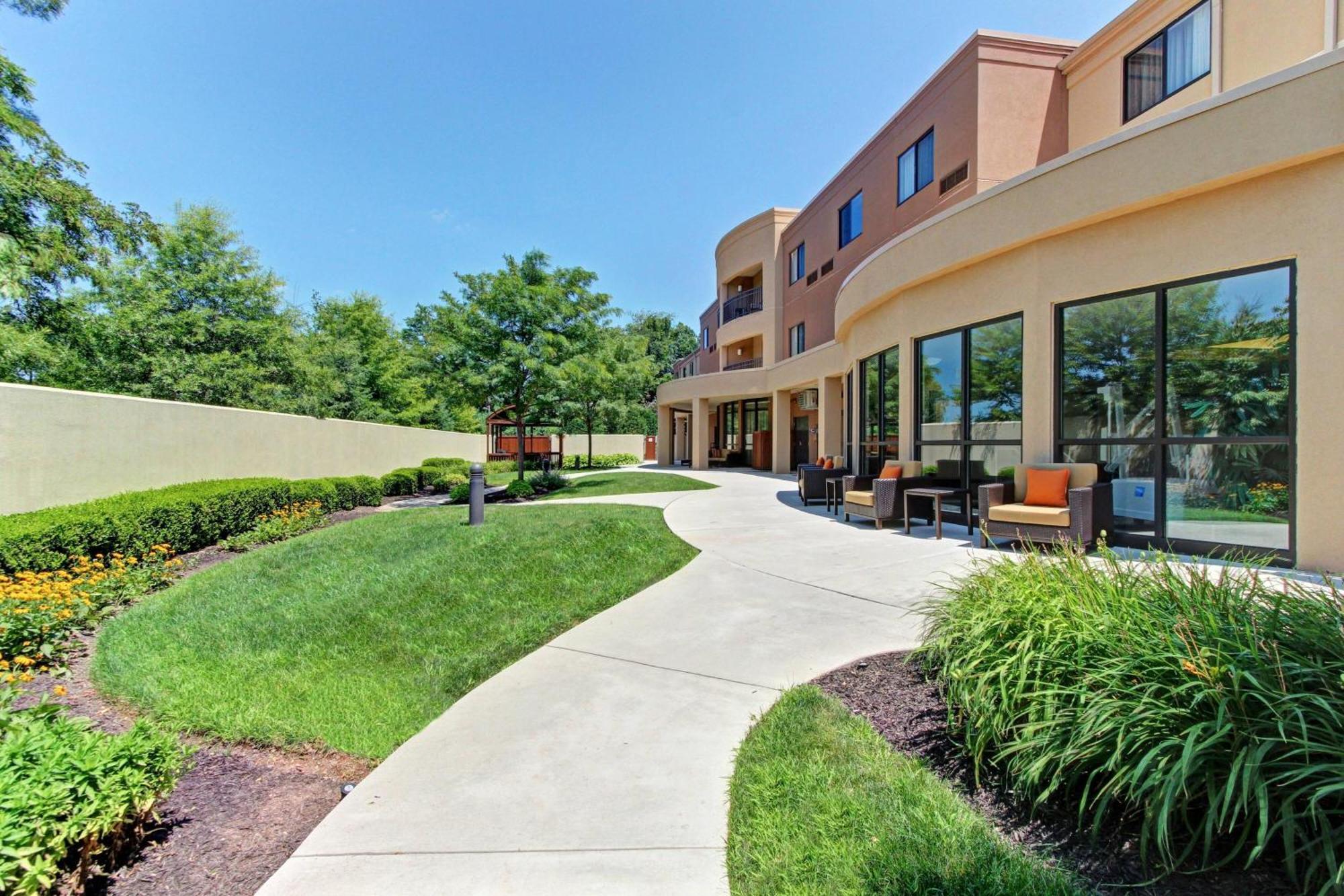 Courtyard By Marriott Harrisburg West/Mechanicsburg Exterior photo